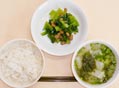 小松菜の納豆和えとかぶ・豆腐・小ねぎの味噌汁と胚芽米入りごはん