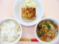 豆腐入りミートローフと具だくさん野菜スープとカリフラワー