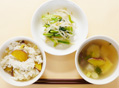 芋ご飯とさつま芋・里芋・ねぎの味噌汁と小松菜・もやしの和え物