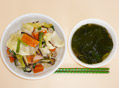 中華丼（胚芽米）とわかめ・春菊のスープ