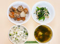 根菜のごま味噌煮と春菊・油揚げの和え物とわかめ・豆腐のすまし汁と大根葉の菜飯