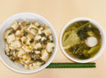 マーボー丼と白菜・小松菜・里いもの味噌汁