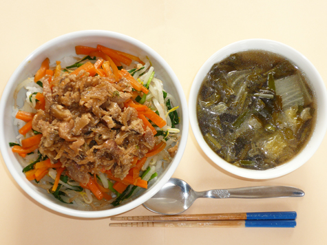 ビビンバ丼と白菜・春菊のスープ