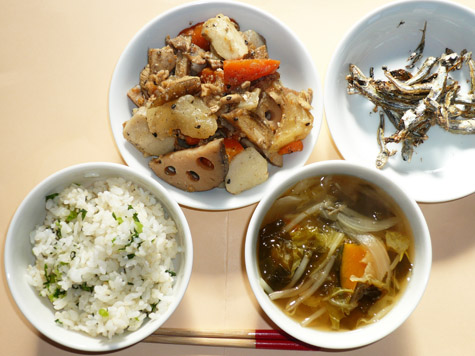 根菜の胡麻味噌煮とたっぷり野菜のすまし汁と菜飯