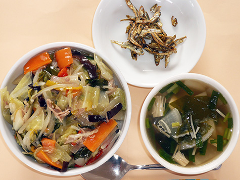 中華丼と豆腐・ニラ等のスープ