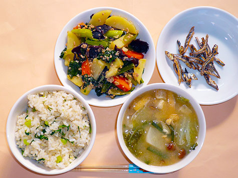 青菜のにんにく炒めと納豆汁と菜飯