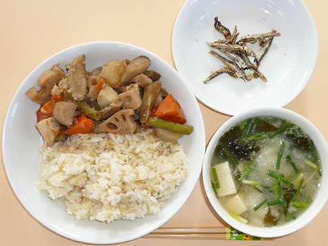 がめ煮と長芋・豆腐のすまし汁ともちきびごはん