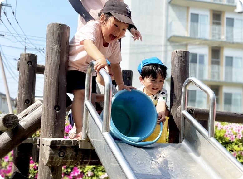 元気に遊ぶ子どもたち